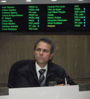 FABRICA DE VOTOS: Câmara de Divinópolis cria mais homenagens, “MEDICO DESTAQUE”, agora são 13 durante o ano, mais moções e nomes de ruas aprovação projetos